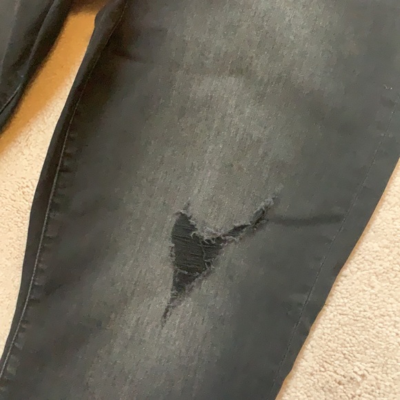 StitchFix Kit black distressed Capri frayed hem - Picture 5 of 7